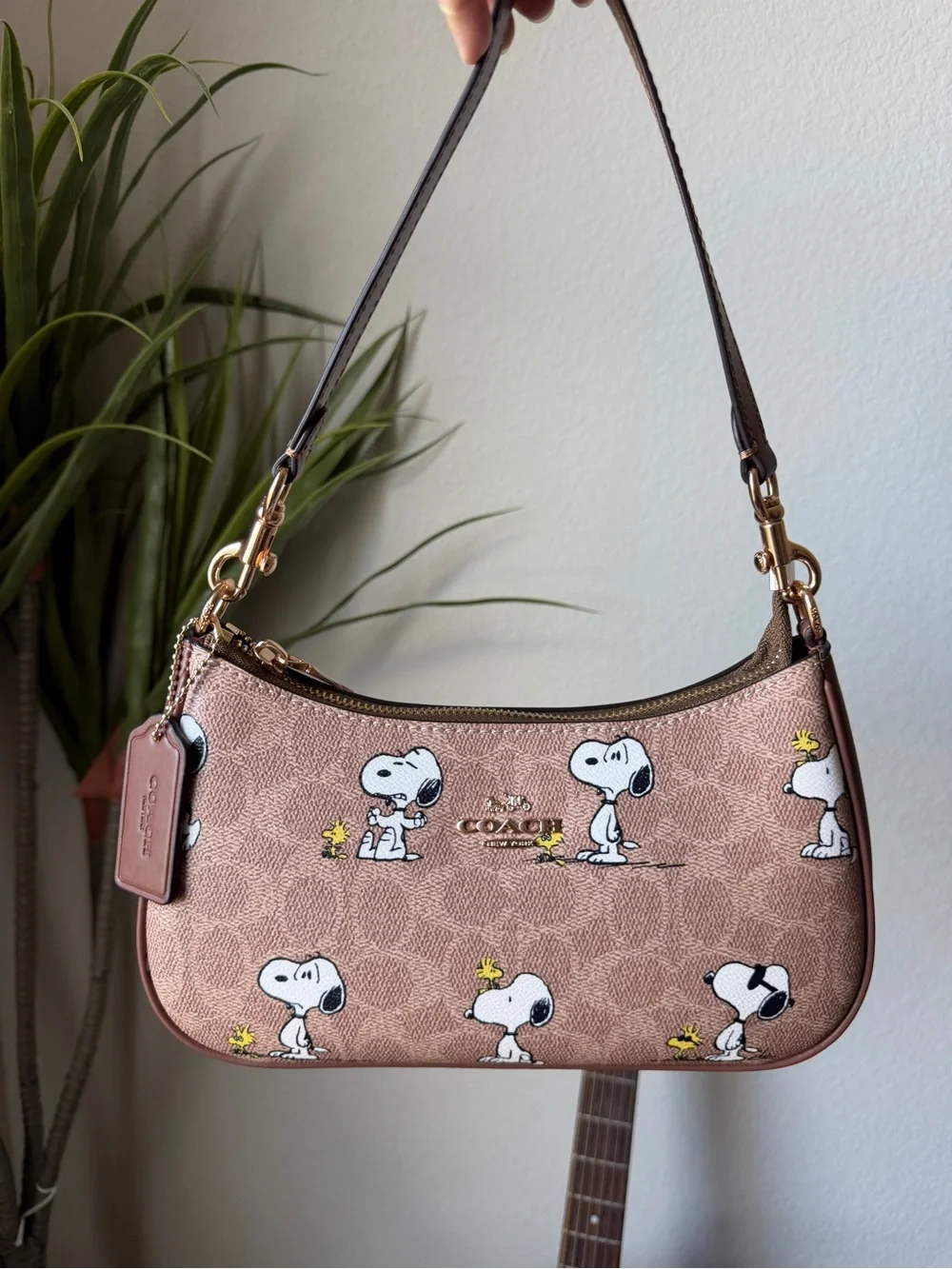Coach Snoopy Dog Prints Teri Shoulder Bag